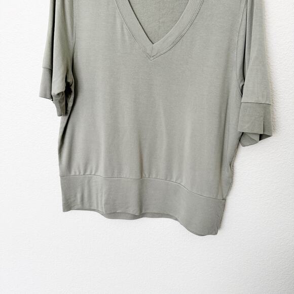 [Athleta] Fern Green Step Forward Sweatshirt Tee Short Sleeve V-Neck Sz Large L - Picture 10 of 11